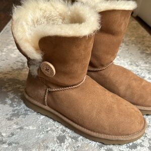 UGG Bailey Button Suede Boot in Chestnut